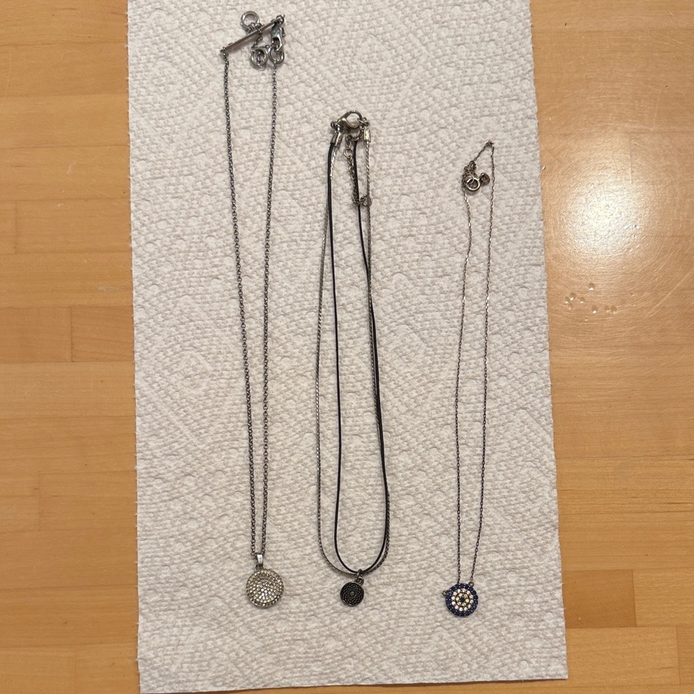Elegant Silver and Black Pendant Necklace Set